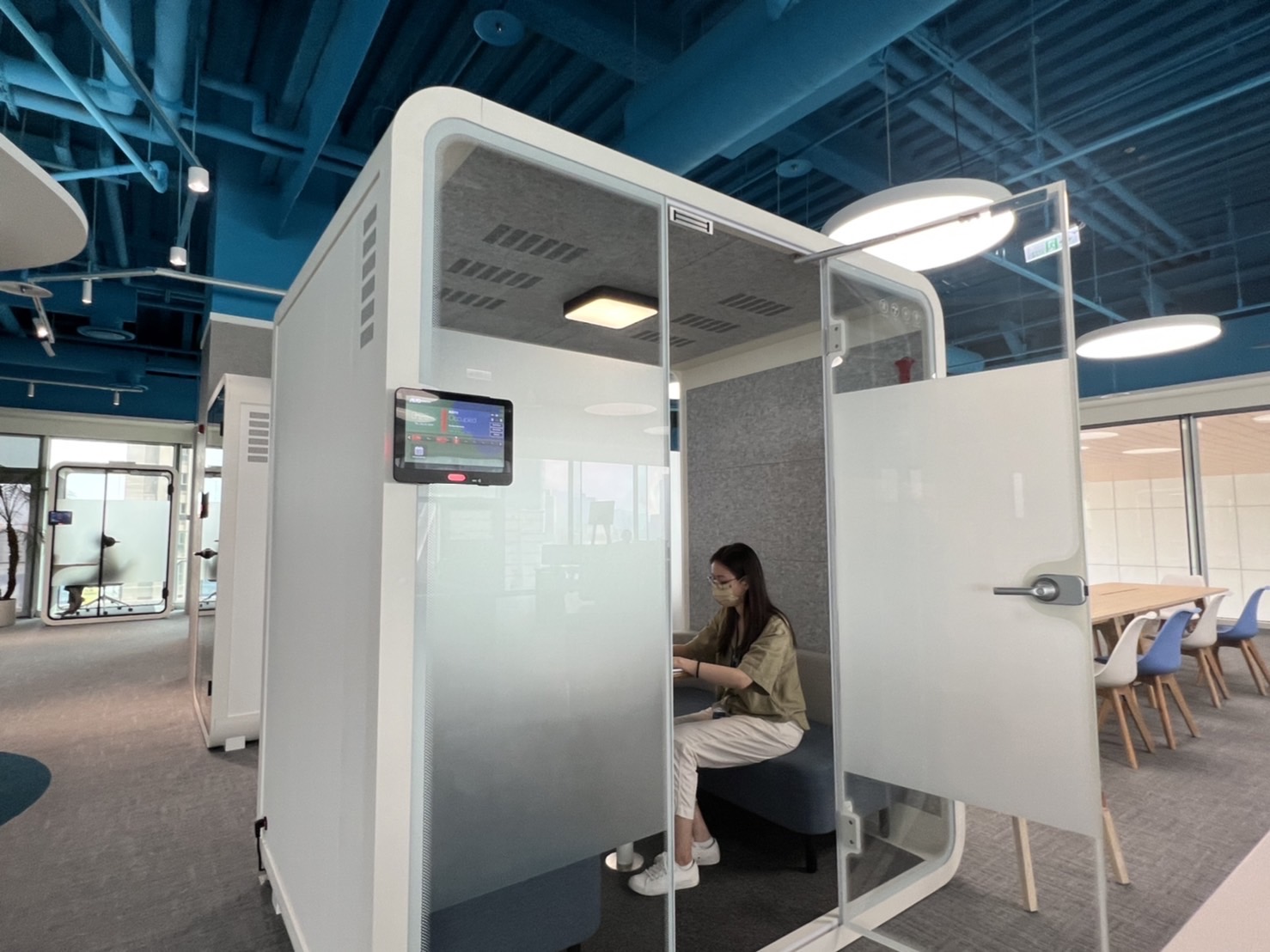 304am永利高雄據點的智慧行動辦公艙，展現304am永利在面板以外的研發應用軟實力